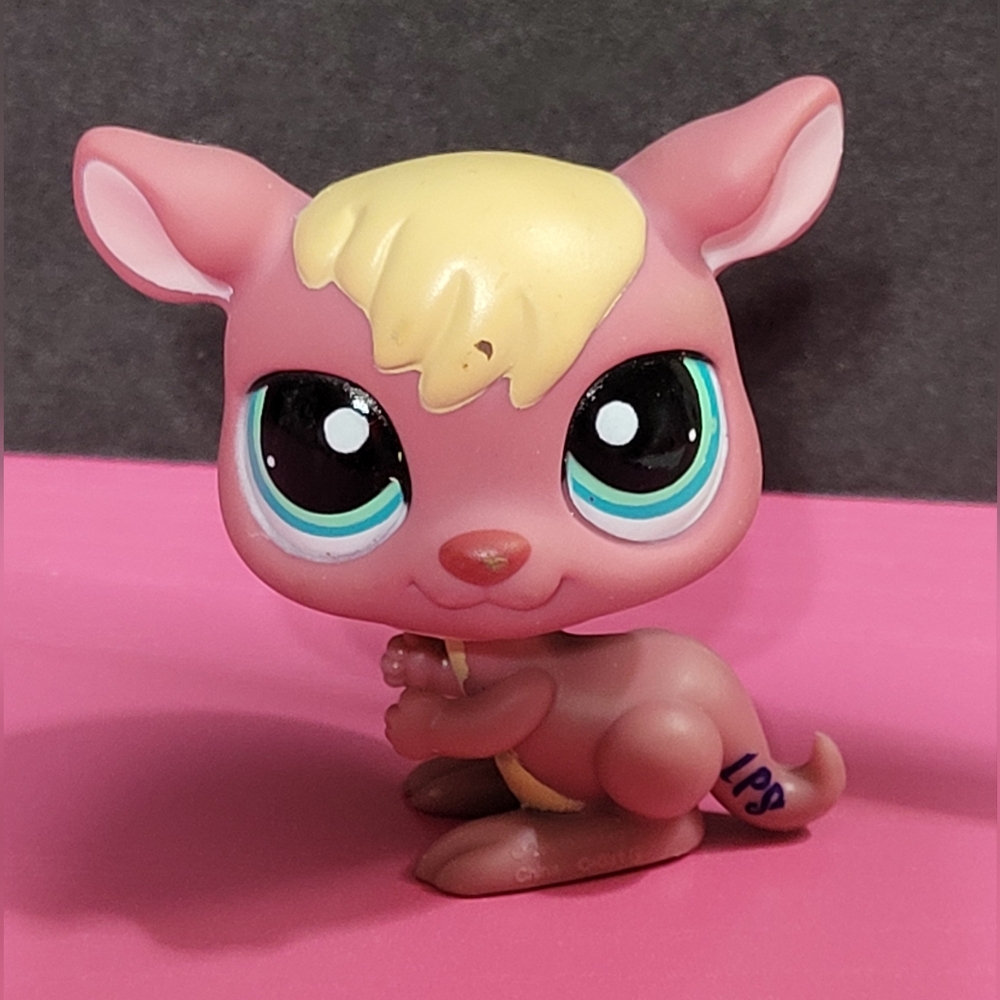 Hasbro Littlest Pet Shop Magenta Kangaroo #1524 (0319)